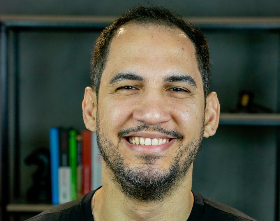 Toni Esteves